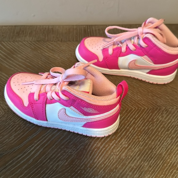 NIKE AIR JORDAN 1 MID-white fierce pink. Size 9. Excellent new condition. - Picture 5 of 11